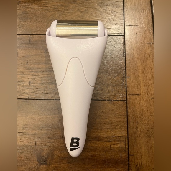 Banish Cool Roller - Picture 1 of 2